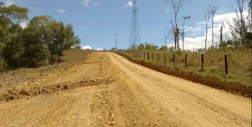 Camacã: Prefeitura recupera estrada da região Estrela de São João do Panelinha e região Córrego de Areia
